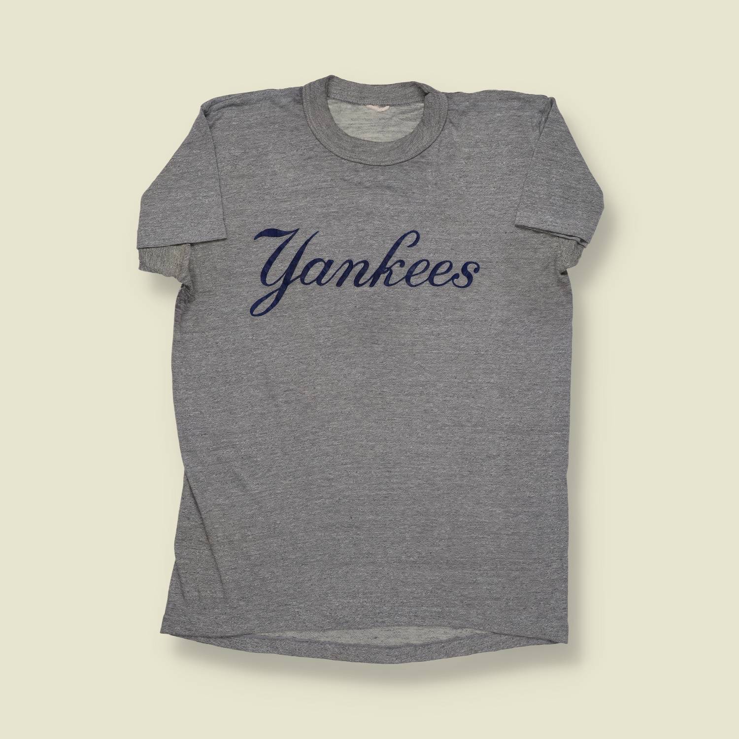 1970s | Unbranded | New York Yankees T-Shirt – Grey - XS