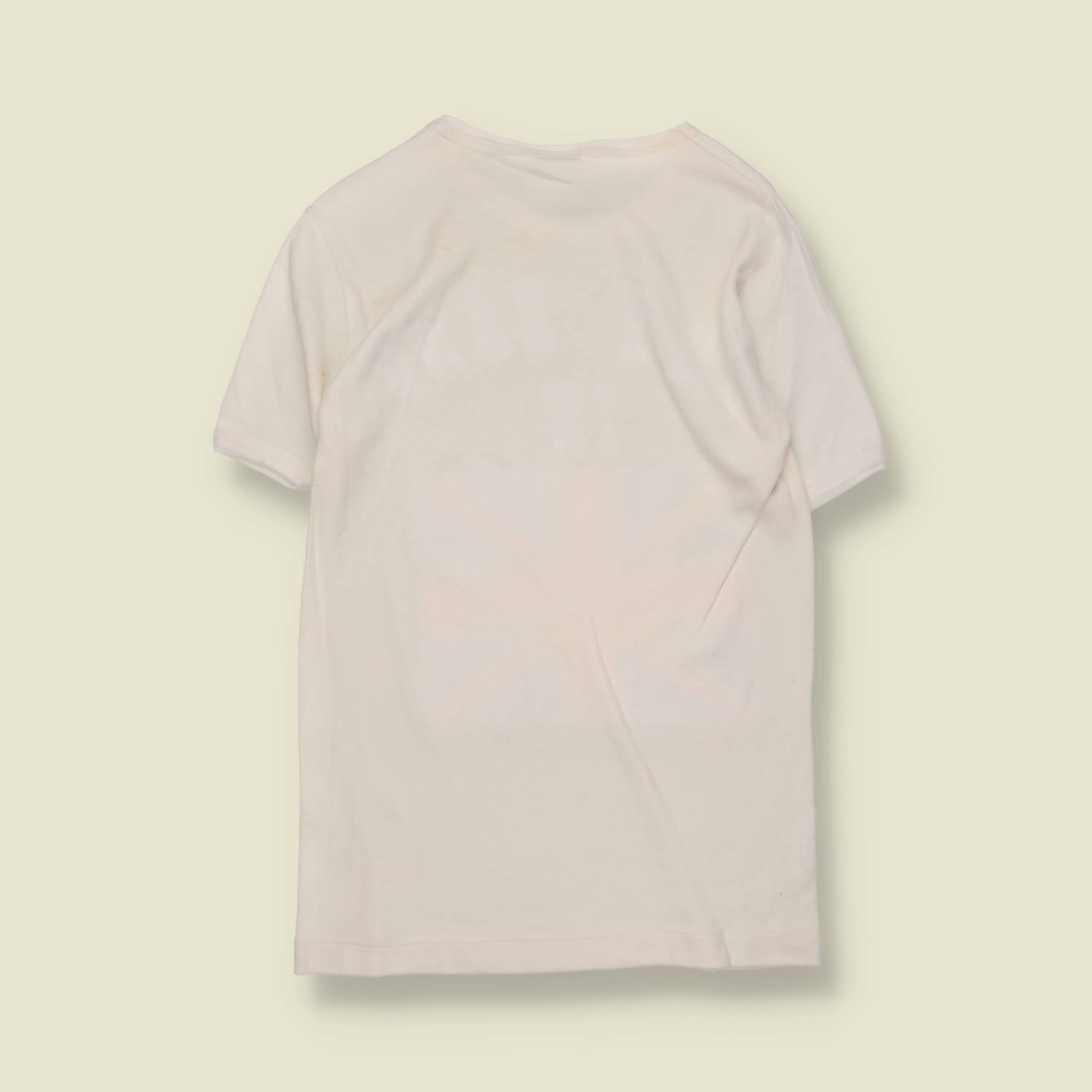 1973 | British Music | “DHS Band In Great Britain” Graphic T-Shirt | White – XXXXS