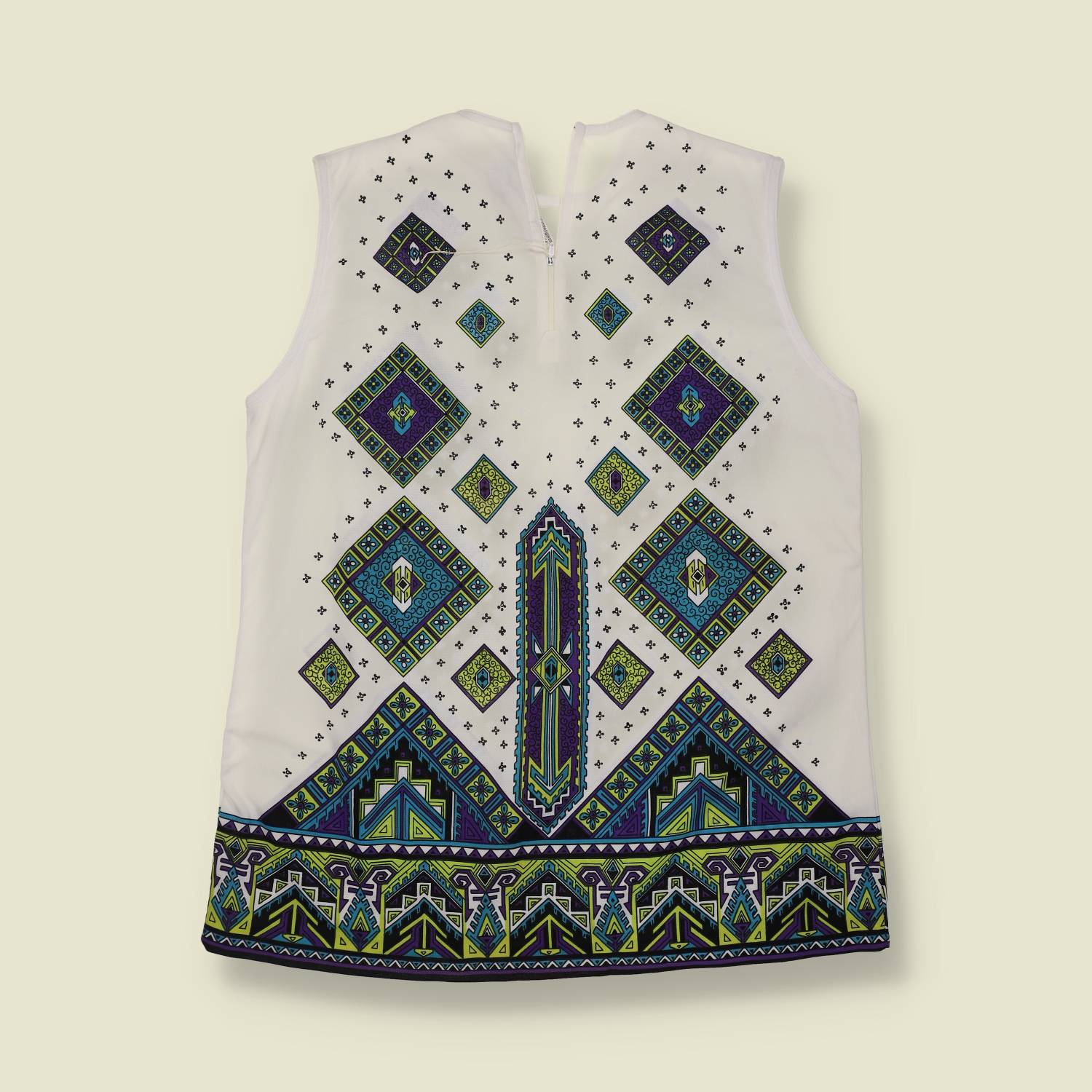 1970s | Geometric Print Sleeveless Polyester Blouse | White Multi - 14