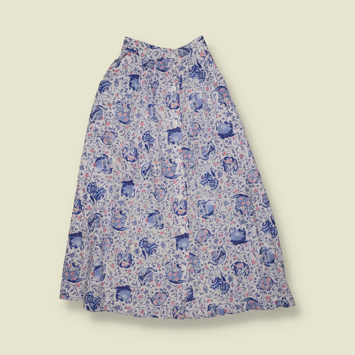 1980s | Novelty Teapot Print Skirt | Blue & White - w24