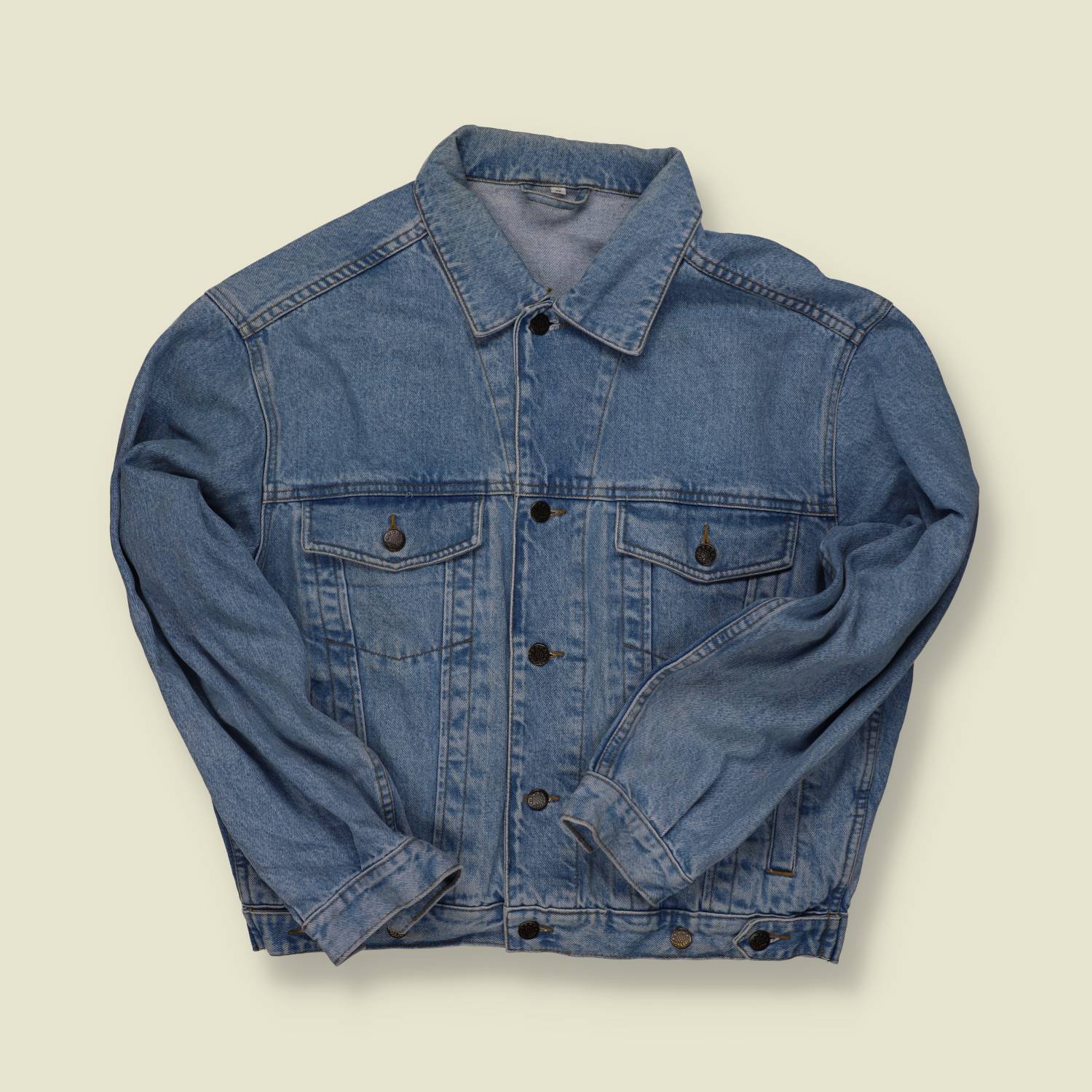 1980s | Unbranded | Classic Denim Trucker Jacket – Light Wash - M