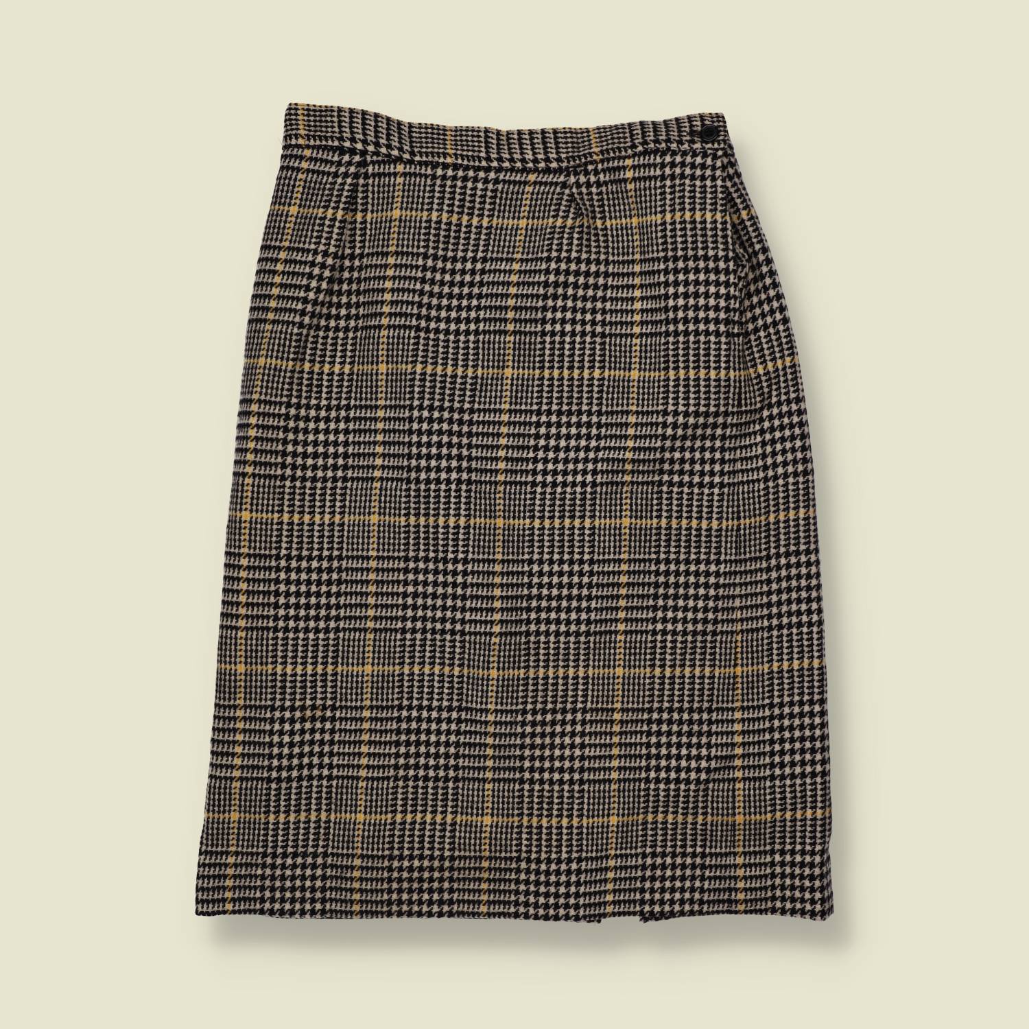 1970s | Pendleton | Virgin Wool Prince of Wales Check Pencil Skirt | Black White Yellow - w28