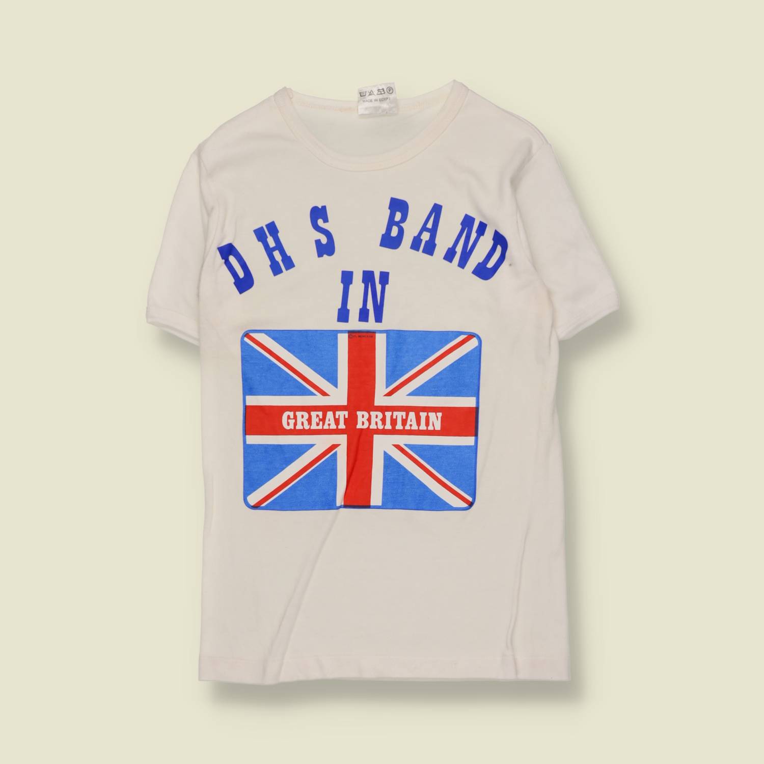 1973 | British Music | “DHS Band In Great Britain” Graphic T-Shirt | White – XXXXS