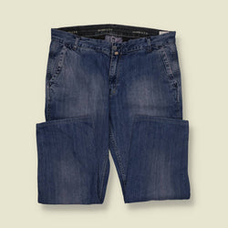 1990s | Avirex | Straight Leg Jeans | Mid Blue – w36