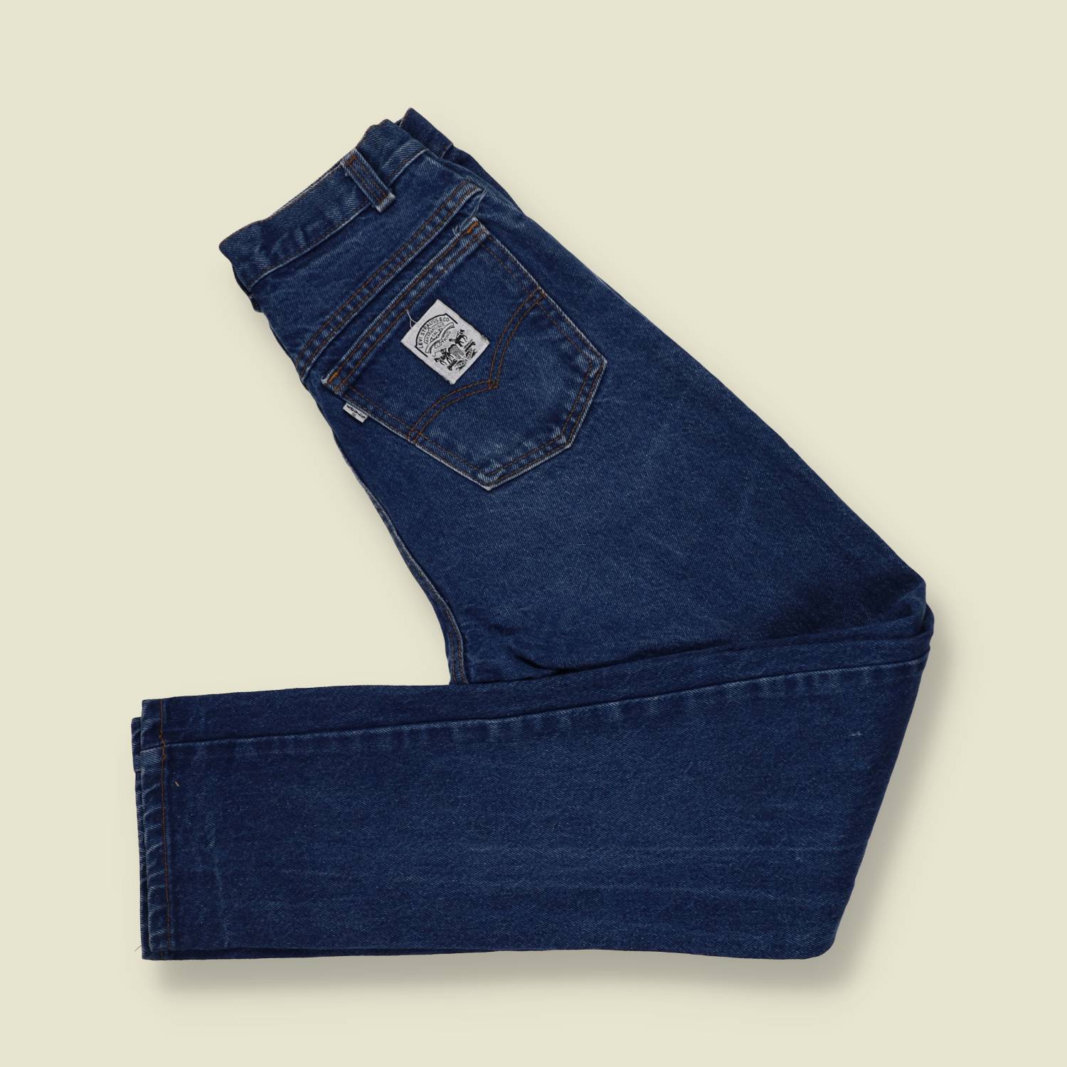 1980s | Levi's | High-Waist Tapered Jeans - Blue - w26