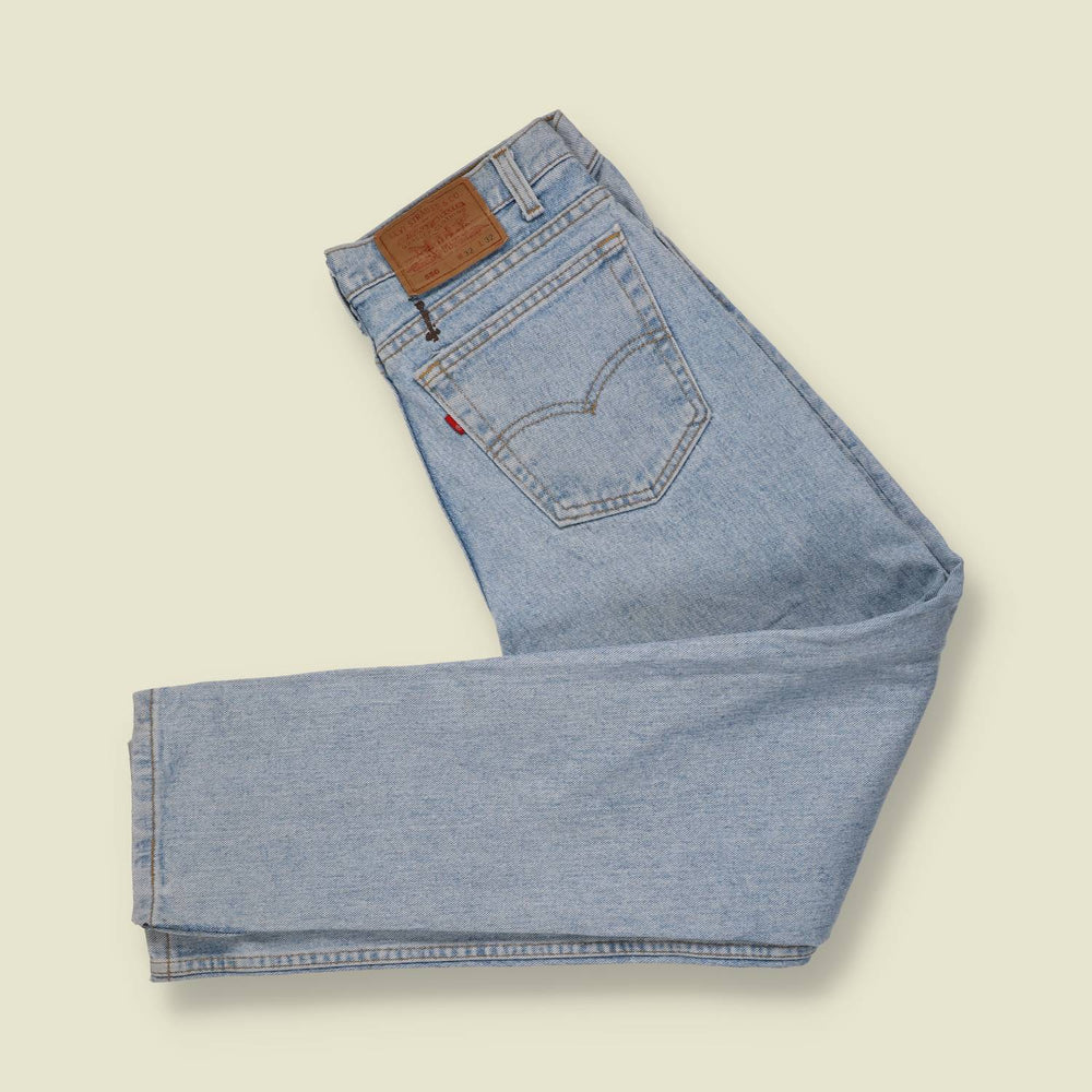 1990s | Levi’s | 550 Made in USA Jeans | Light Wash Blue - 32"