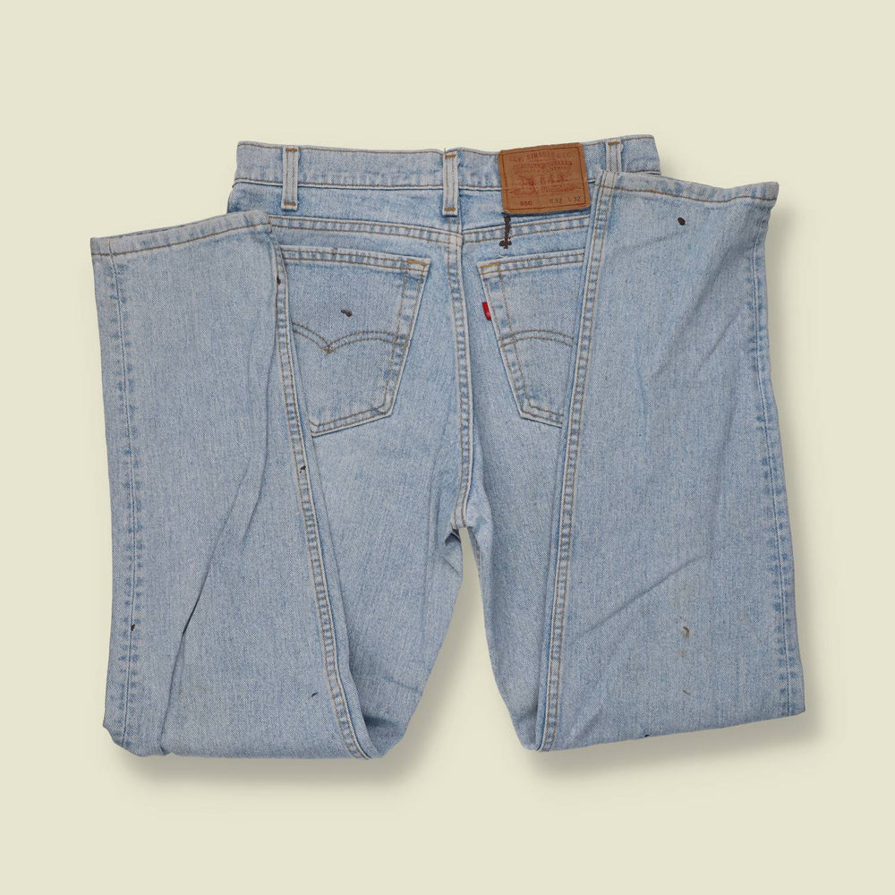 1990s | Levi’s | 550 Made in USA Jeans | Light Wash Blue - 32"