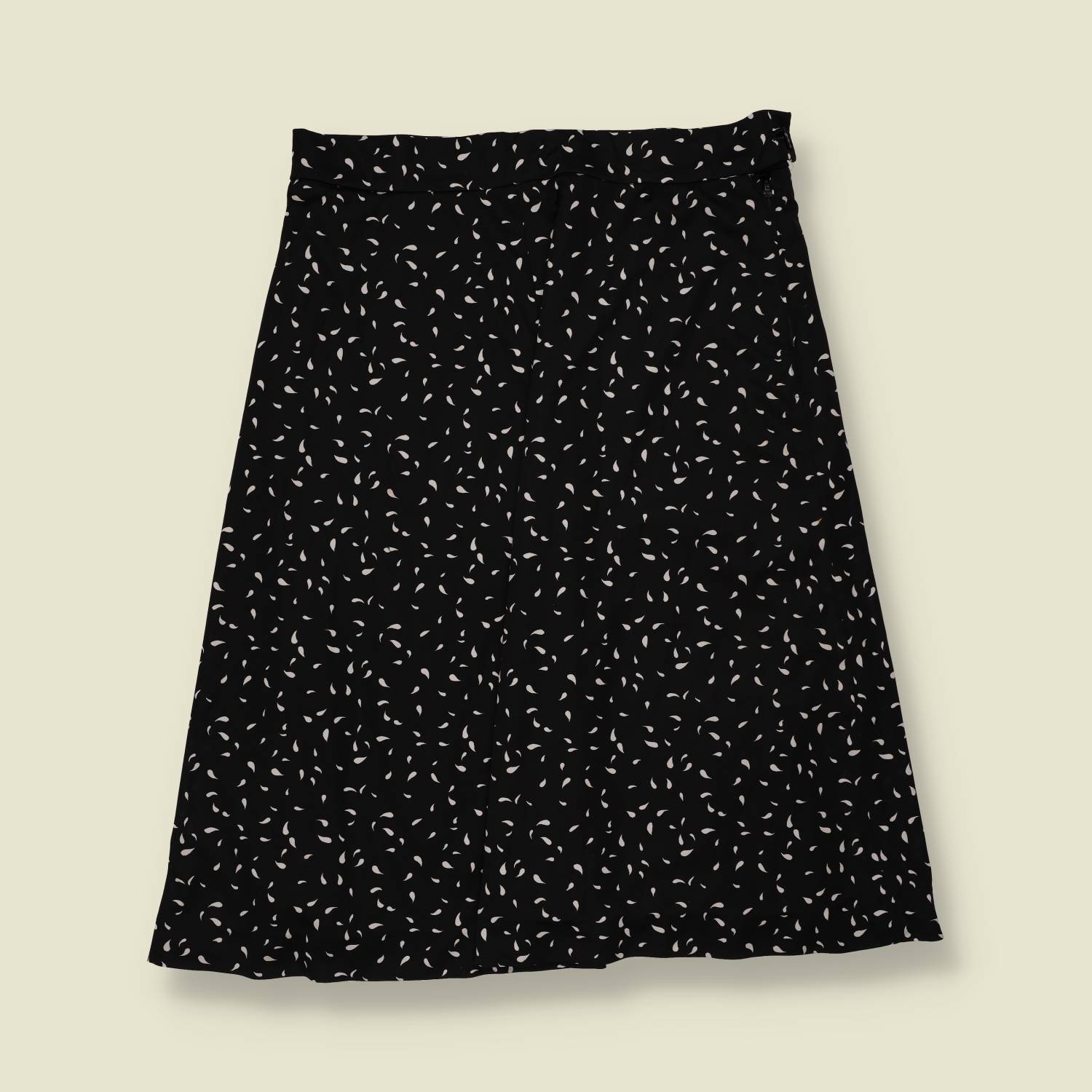 1970s | Petal Print Skirt | Black & White - w32
