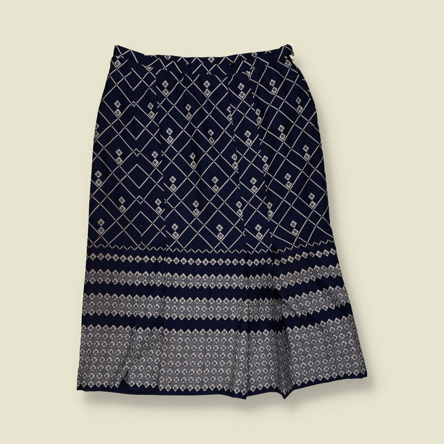 1970s | Diamond Trellis Print Skirt | Navy & White - w30
