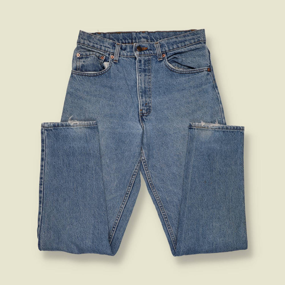 1980s-90s | Levi's | Mid-Wash Blue Relaxed Fit Jeans - w30