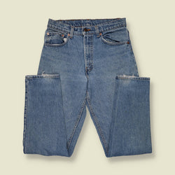 1980s-90s | Levi's | Mid-Wash Blue Relaxed Fit Jeans - w30