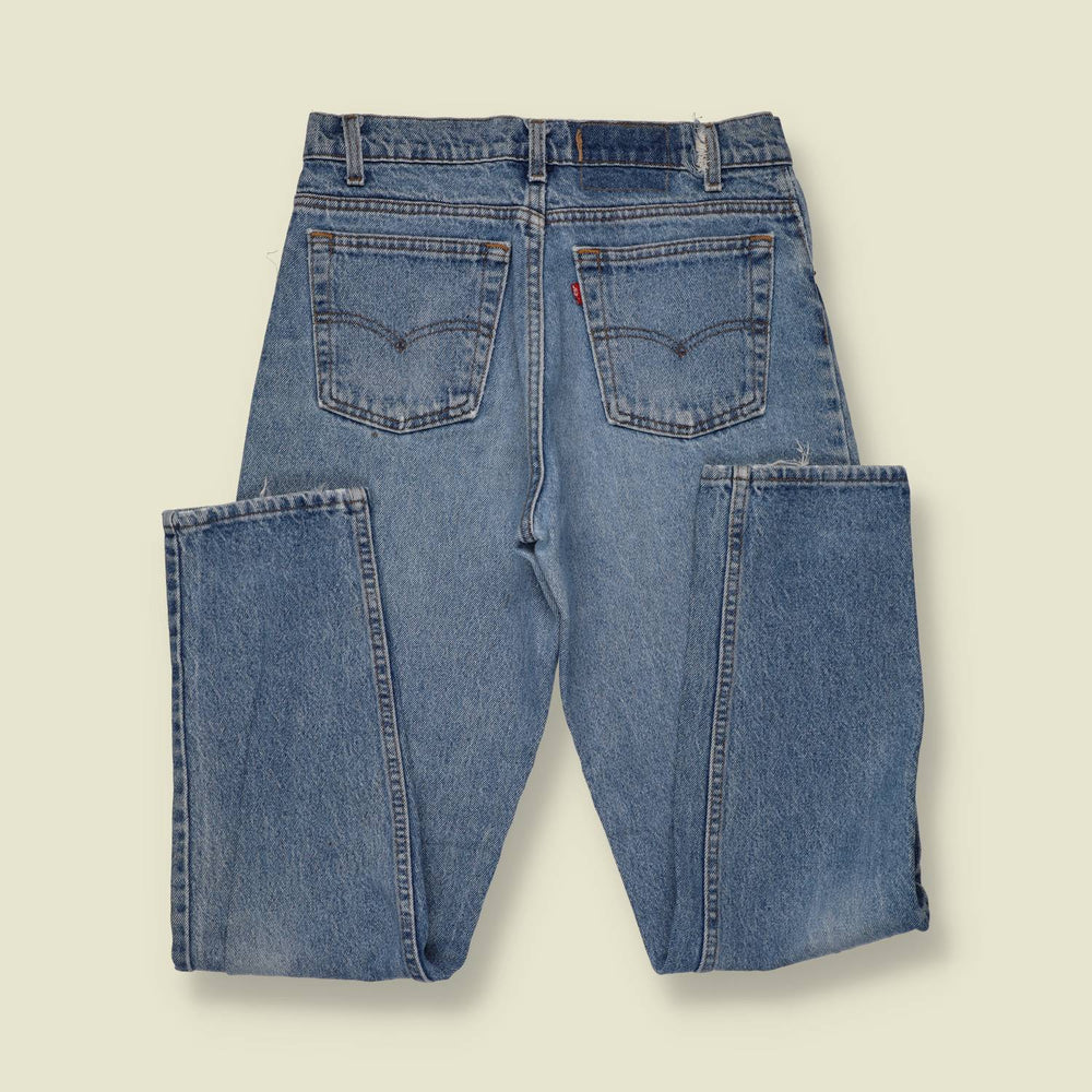 1980s-90s | Levi's | Mid-Wash Blue Relaxed Fit Jeans - w30