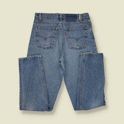 1980s-90s | Levi's | Mid-Wash Blue Relaxed Fit Jeans - w30