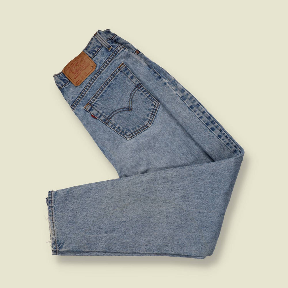 1980s-90s | Levi's | Light-Wash Blue 522 Slim Tapered Jeans - Made in USA - w34