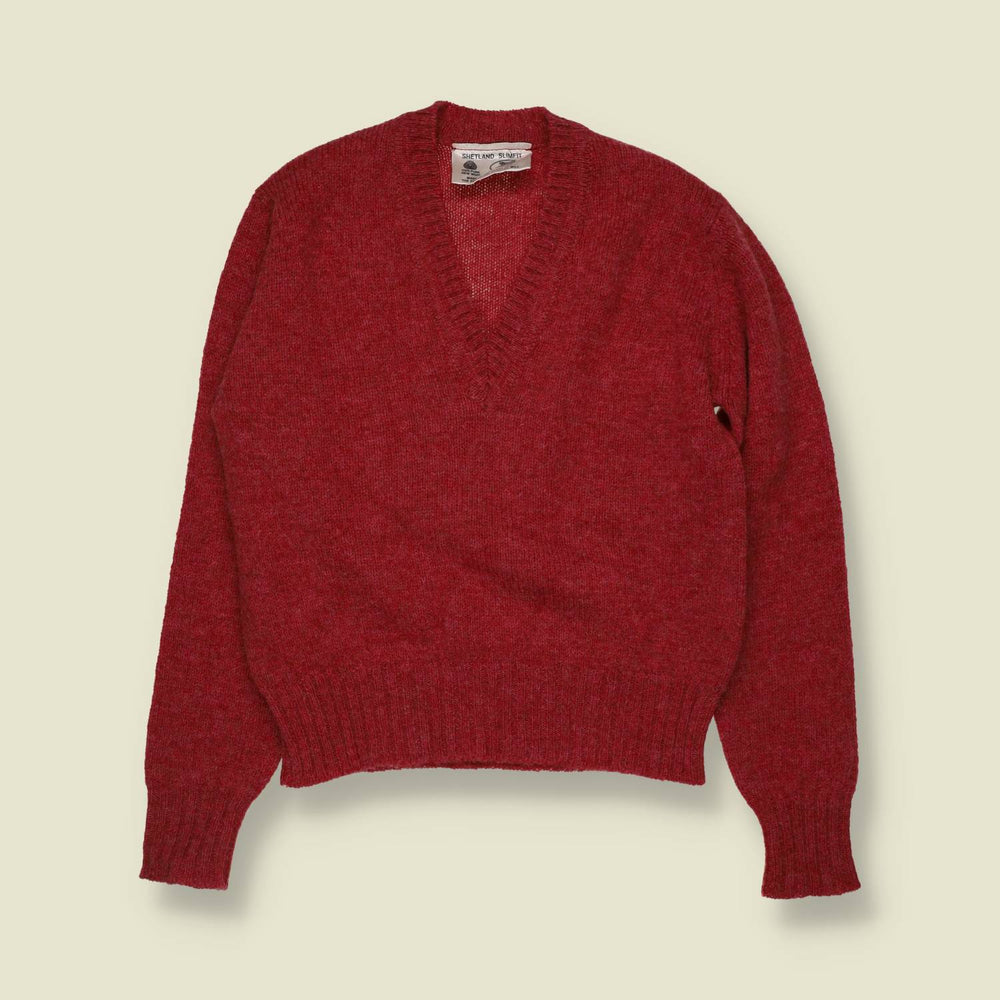 1970s | Red Shetland Wool Slim Fit V-Neck Knit - Made in Scotland - 12