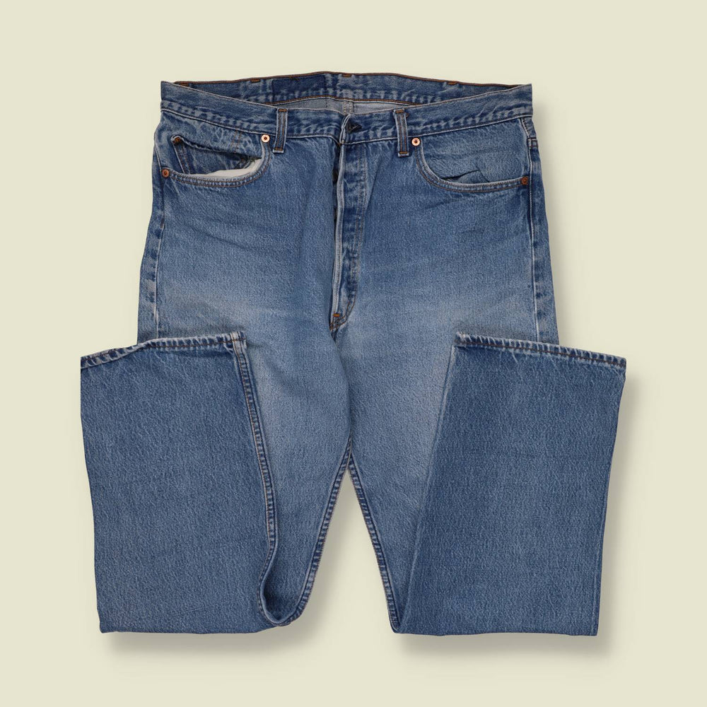 1990s | Levi's 501 | Made in USA | Blue Wash Jeans - w38