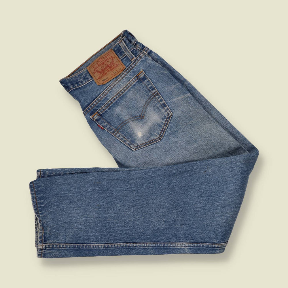 1990s | Levi's 501xx | Made in USA | Blue Wash Jeans - w33