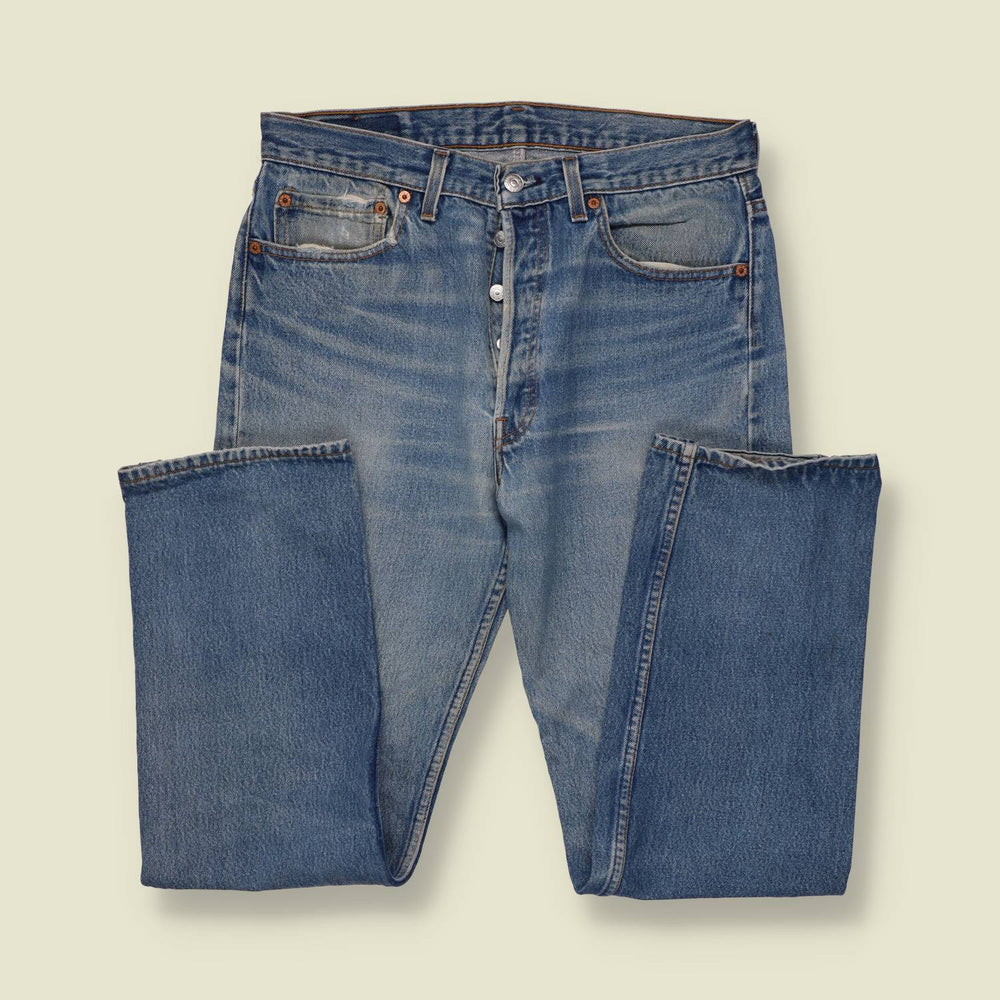 1990s | Levi's 501xx | Made in USA | Blue Wash Jeans - w33