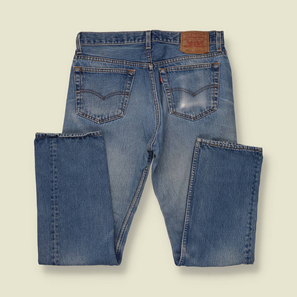 1990s | Levi's 501xx | Made in USA | Blue Wash Jeans - w33