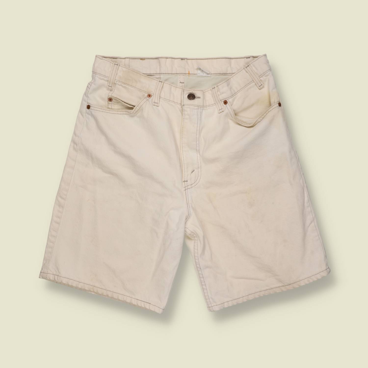 1980s–1990s | Levi’s | 550 Shorts | Cream | Made In USA – w30