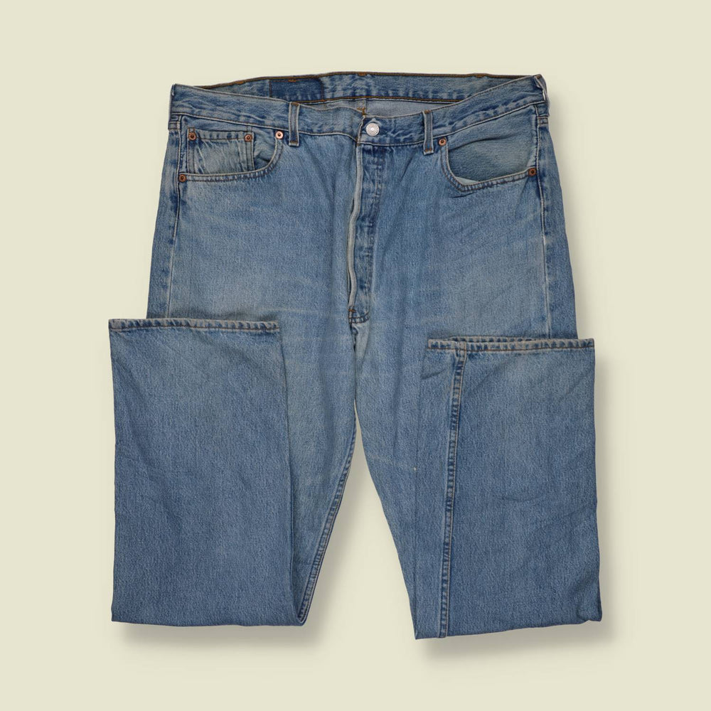 1980s–1990s | Levi’s 501 | Made In USA Jeans | Mid Blue - w40