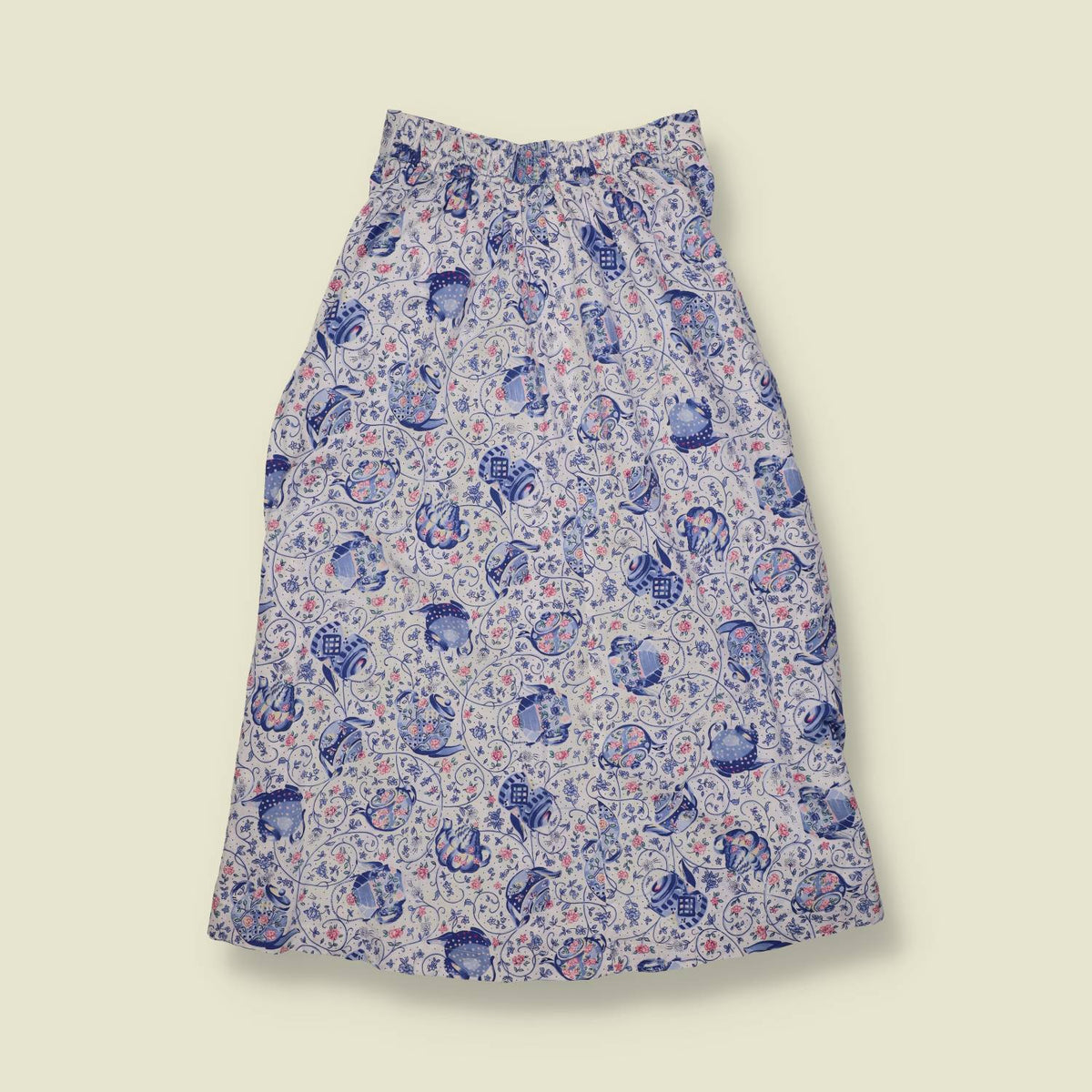 1980s | Novelty Teapot Print Skirt | Blue & White - w24