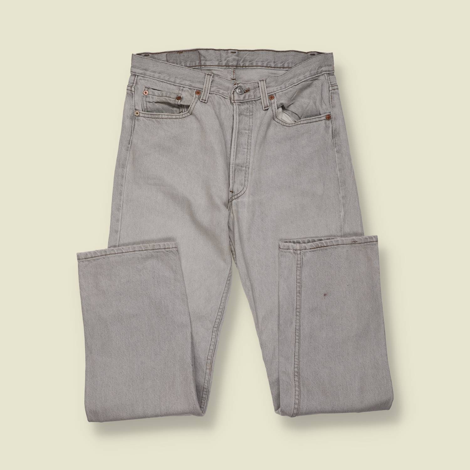 1980s–1990s | Levi’s 501 | Made in USA | Original Denim Jeans | Mid Grey Fade – w32