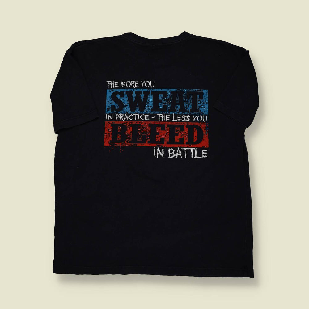 2000s Aussie T-Shirt – Sweat/Bleed Motto Training Graphic – L/XL