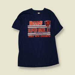 1986 | Chicago Bears | Super Bowl XX Graphic T-Shirt | Navy – XS