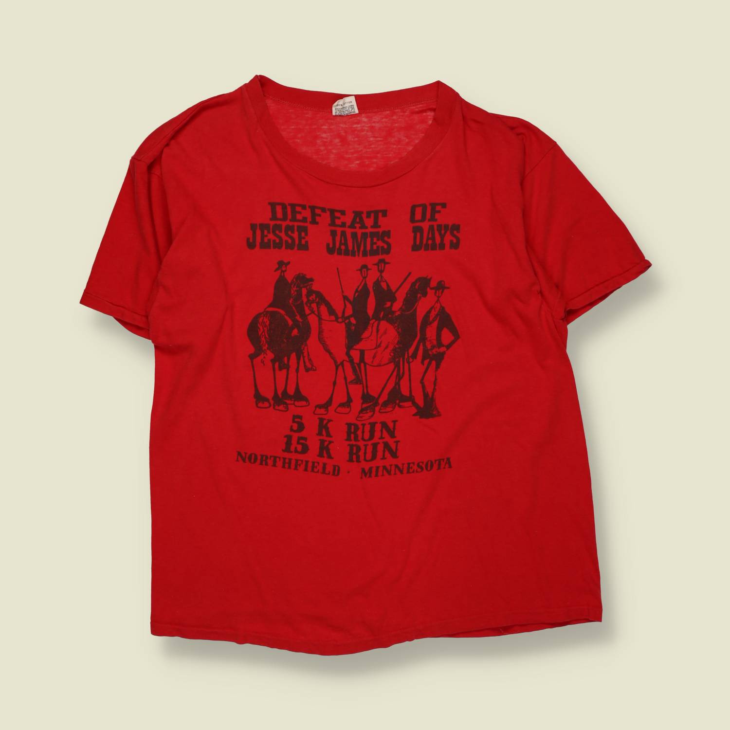 1970s | Defeat Of Jesse James Days | Graphic T-Shirt | Red – M