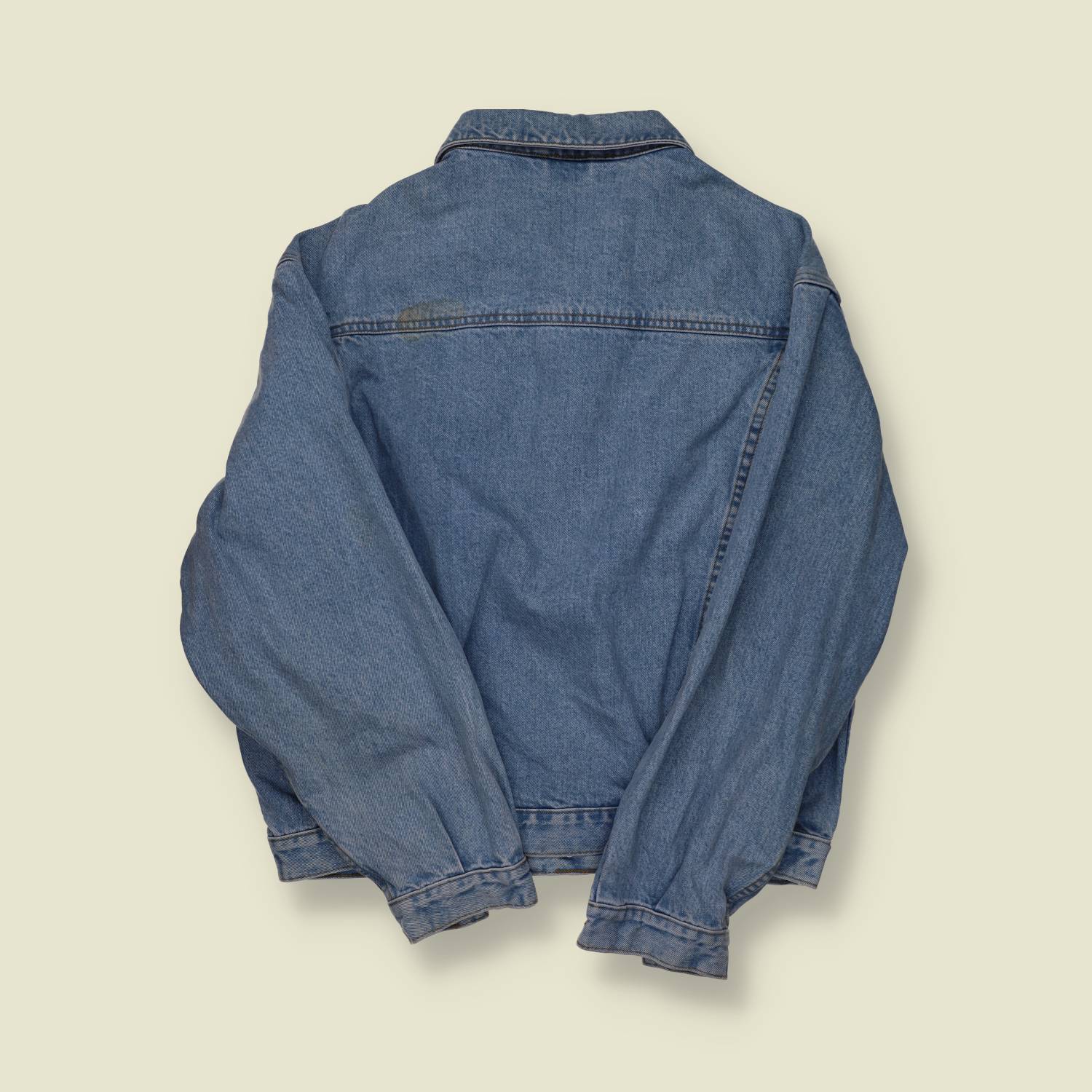 1980s | Unbranded | Classic Denim Trucker Jacket – Light Wash - M