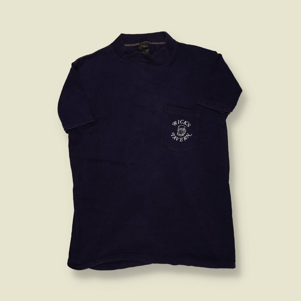 1970s | Anvil “Rick’s Tavern – Newfane, VT” Pocket T-Shirt – Navy - XS